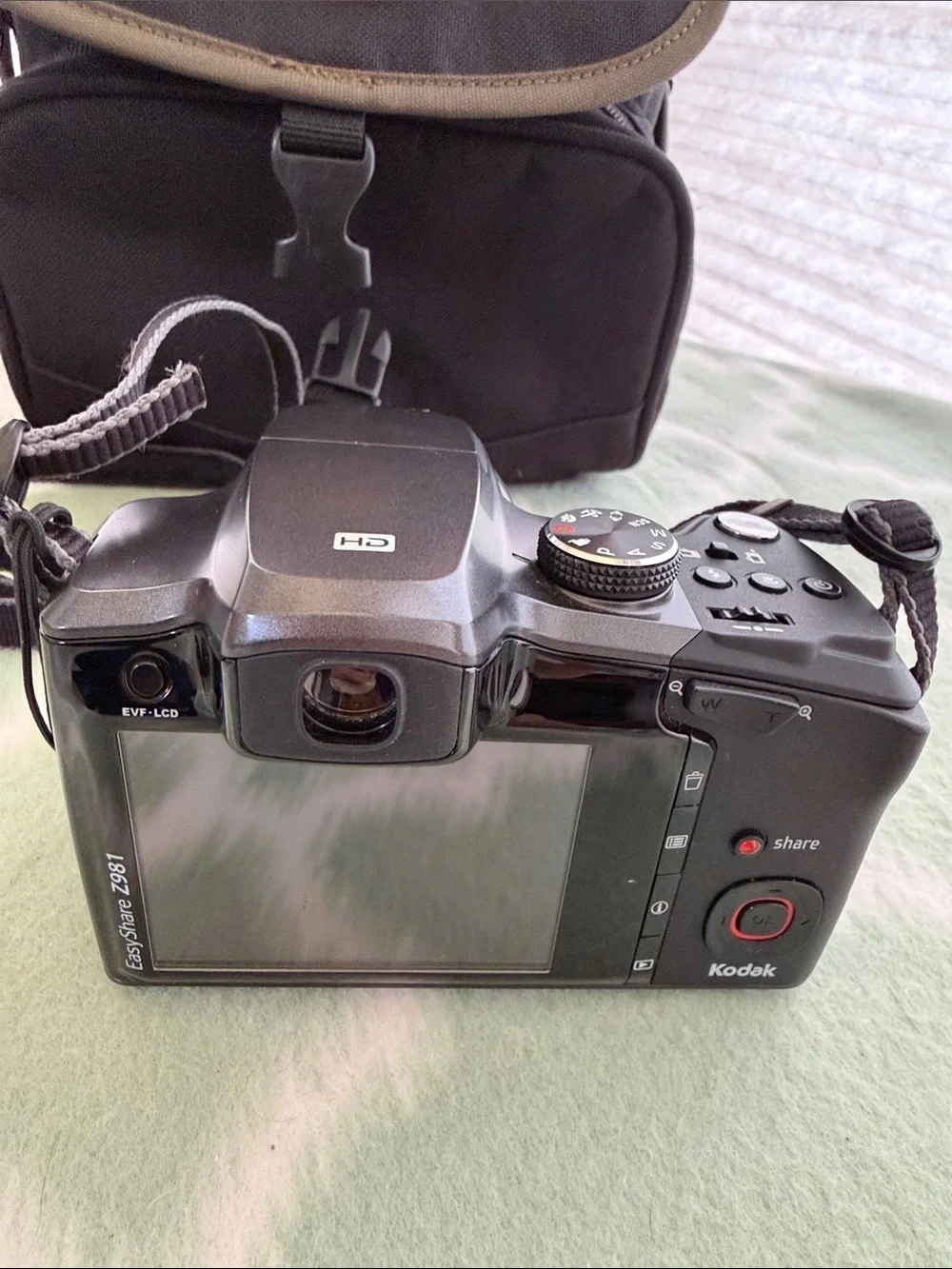Kodak Black EasyShare Z981 Digital Camera with Black Carry Bag